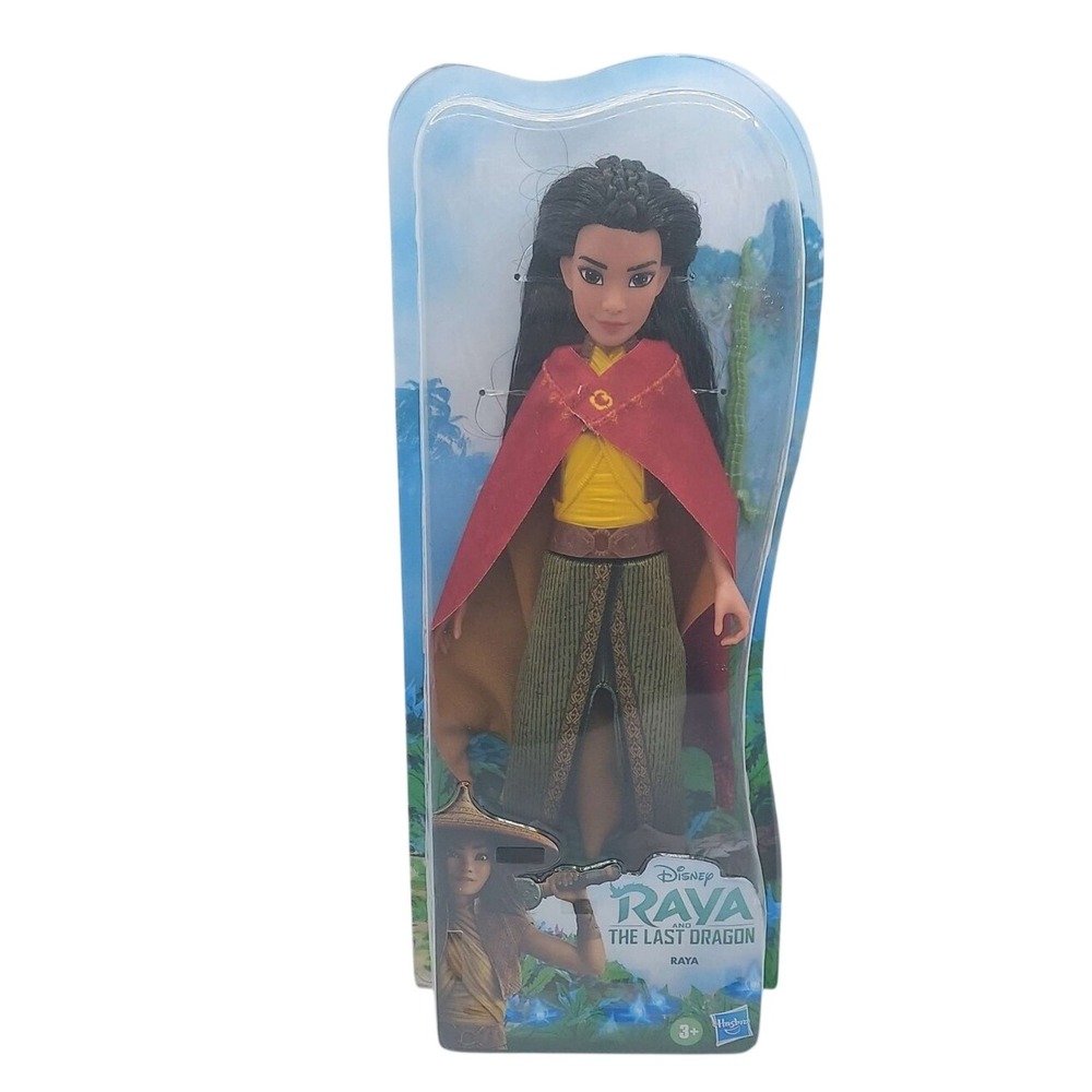 Disney Raya Fashion Doll with Clothes, Shoes, and Sword